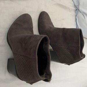Women’s 7.5 AE Booties